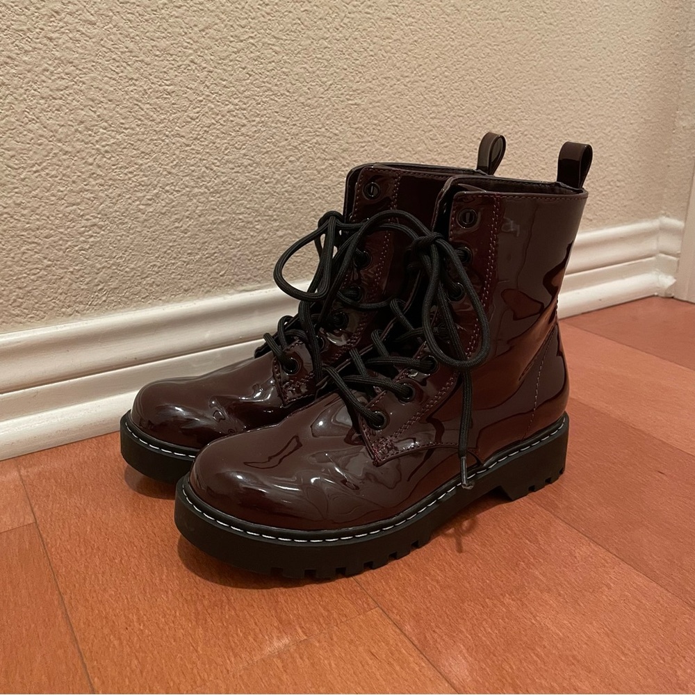 ❤️ Burgundy combat boots size 5.5